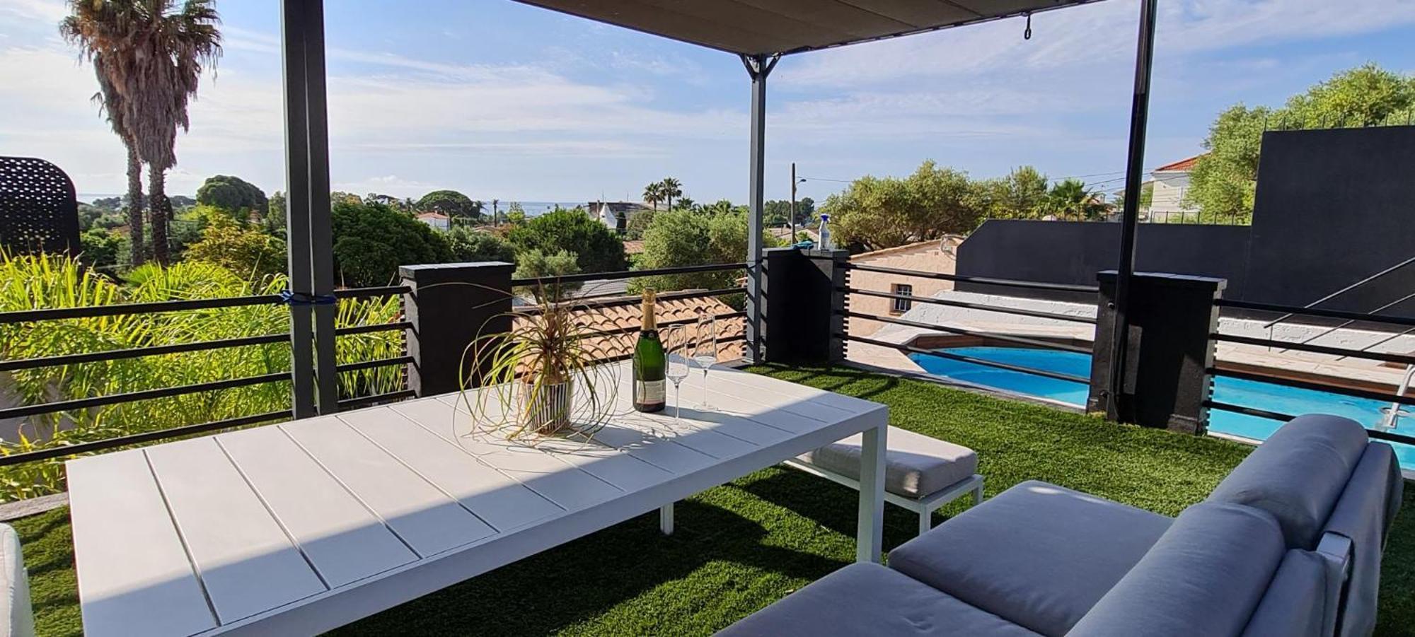 Vakantiehuis Contemporary House With Sea View *